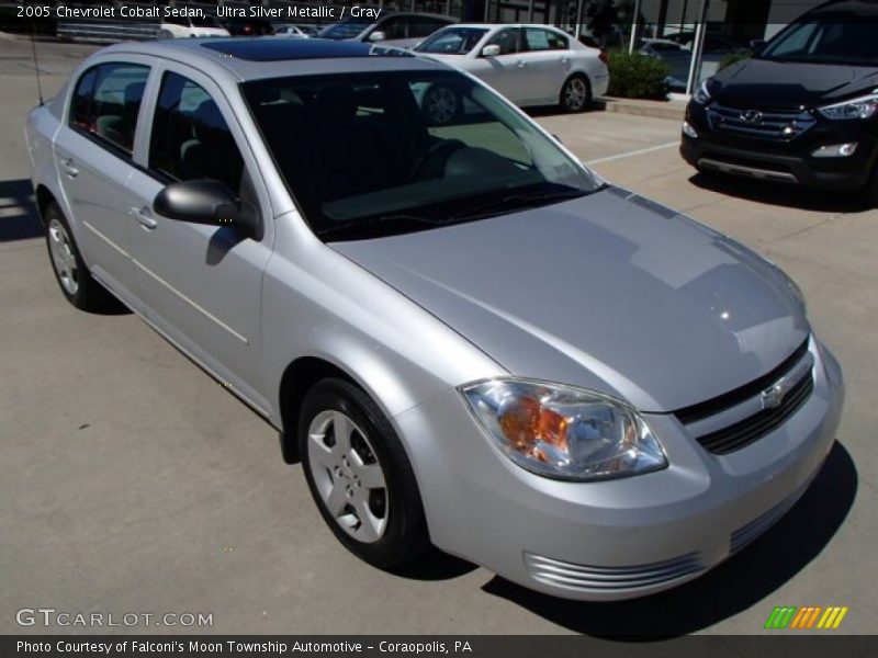 Front 3/4 View of 2005 Cobalt Sedan