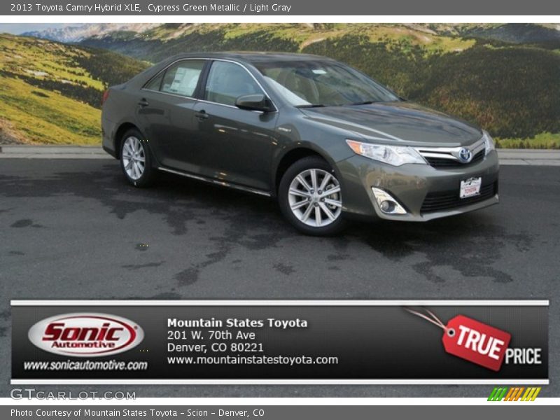 Cypress Green Metallic / Light Gray 2013 Toyota Camry Hybrid XLE