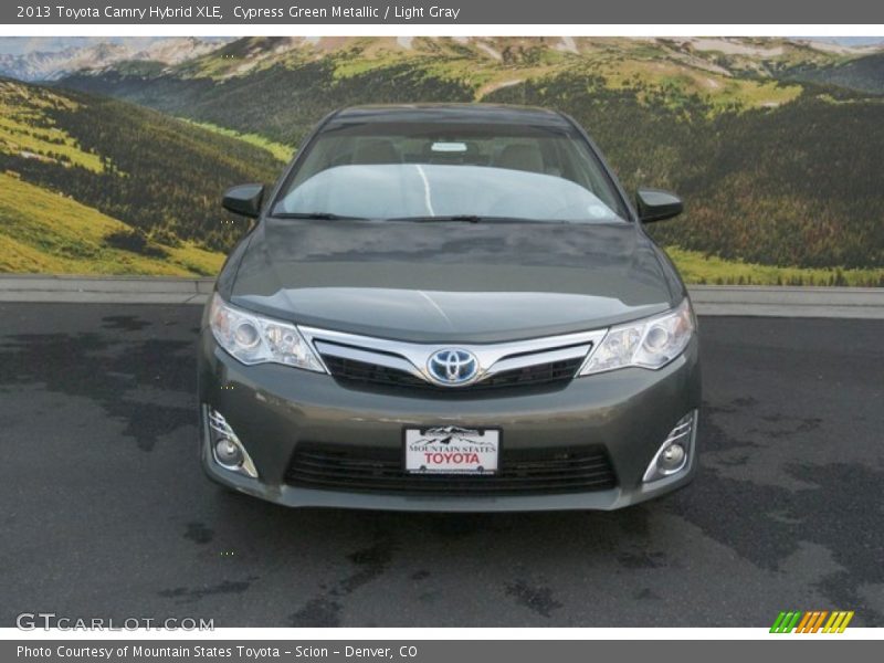 Cypress Green Metallic / Light Gray 2013 Toyota Camry Hybrid XLE