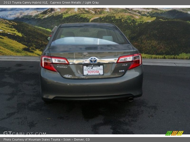 Cypress Green Metallic / Light Gray 2013 Toyota Camry Hybrid XLE