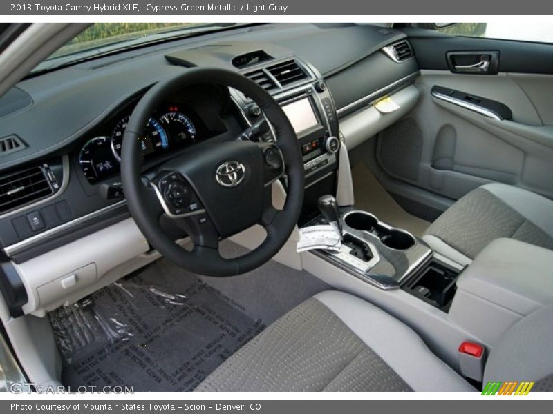 Cypress Green Metallic / Light Gray 2013 Toyota Camry Hybrid XLE
