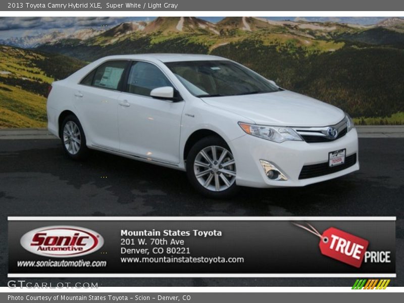 Super White / Light Gray 2013 Toyota Camry Hybrid XLE
