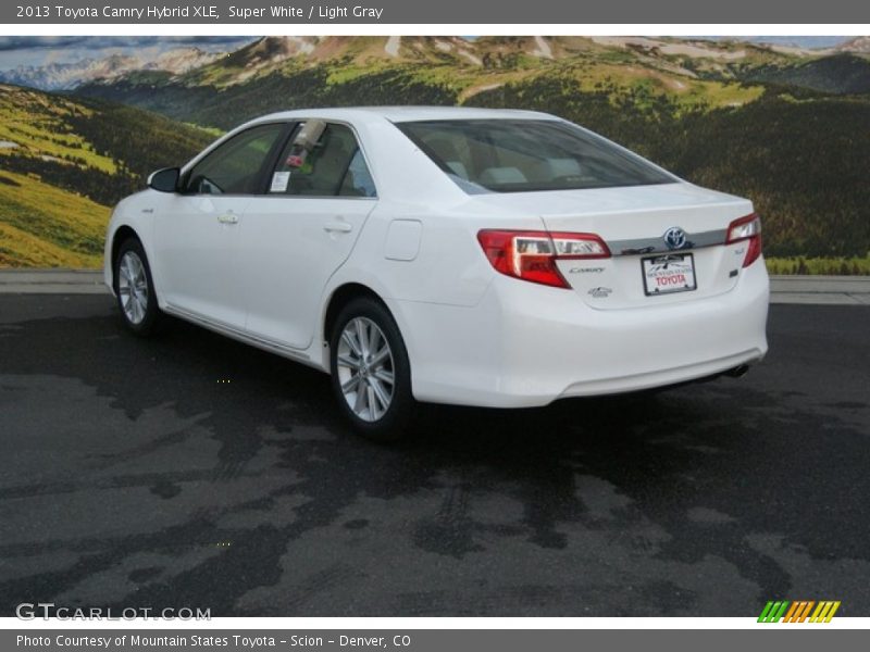 Super White / Light Gray 2013 Toyota Camry Hybrid XLE