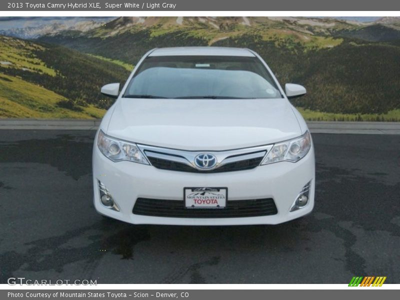 Super White / Light Gray 2013 Toyota Camry Hybrid XLE