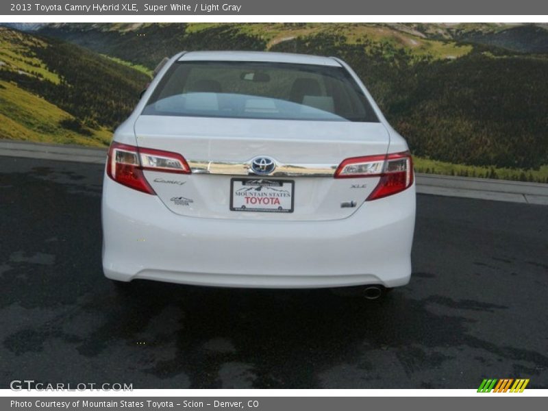 Super White / Light Gray 2013 Toyota Camry Hybrid XLE