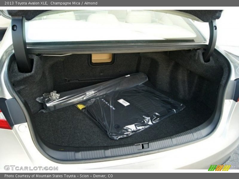 Champagne Mica / Almond 2013 Toyota Avalon XLE