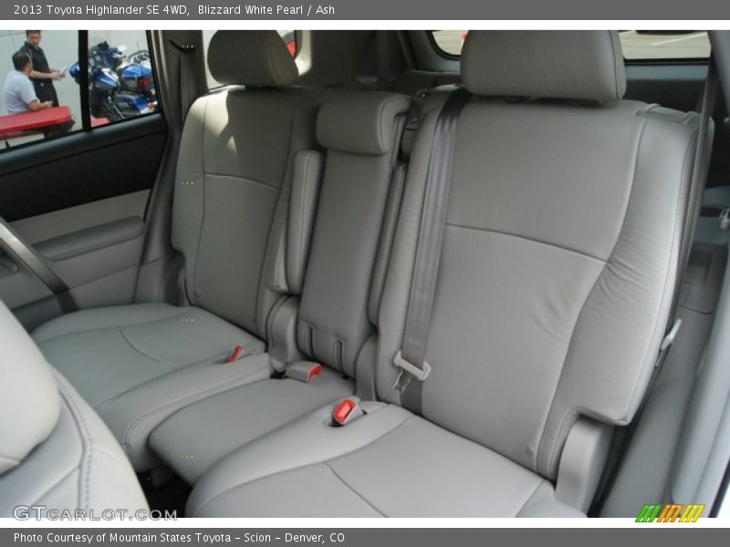Blizzard White Pearl / Ash 2013 Toyota Highlander SE 4WD