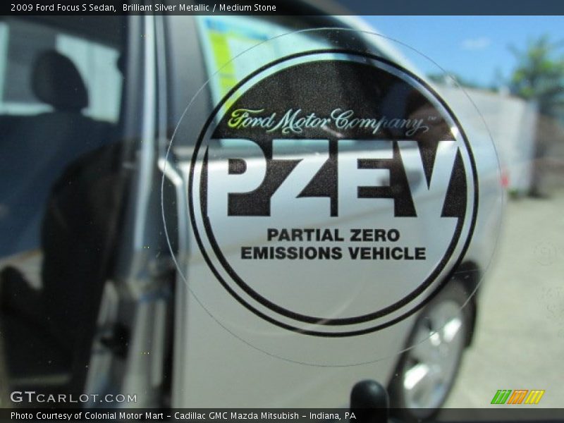 Brilliant Silver Metallic / Medium Stone 2009 Ford Focus S Sedan