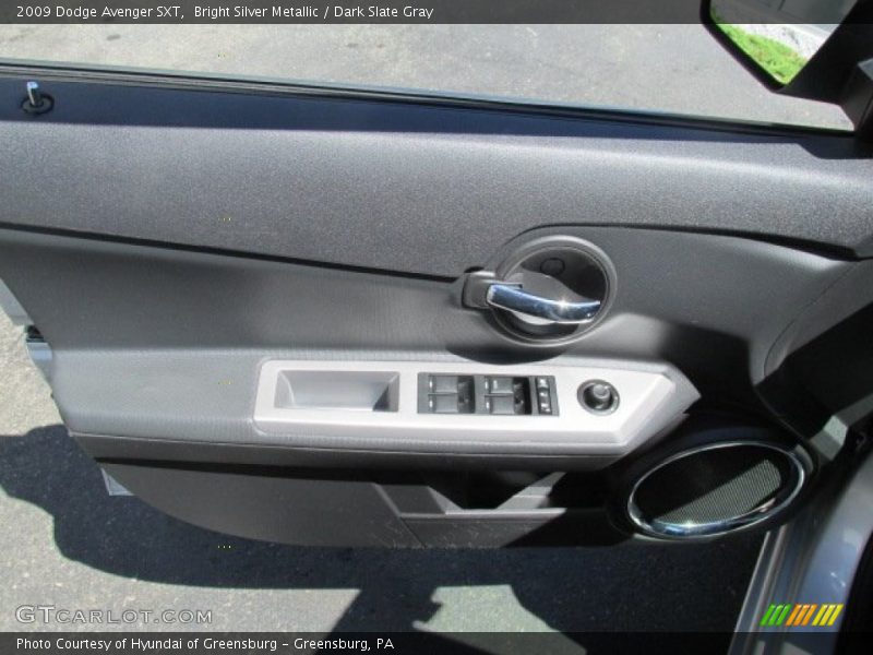 Bright Silver Metallic / Dark Slate Gray 2009 Dodge Avenger SXT