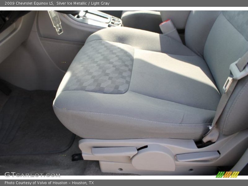 Silver Ice Metallic / Light Gray 2009 Chevrolet Equinox LS