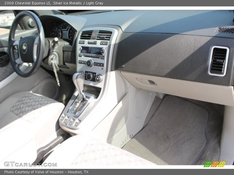 Silver Ice Metallic / Light Gray 2009 Chevrolet Equinox LS