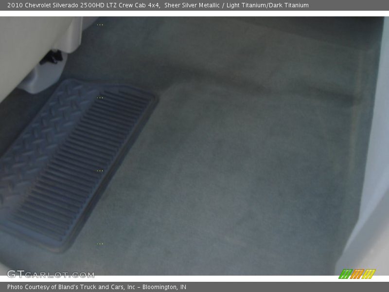 Sheer Silver Metallic / Light Titanium/Dark Titanium 2010 Chevrolet Silverado 2500HD LTZ Crew Cab 4x4