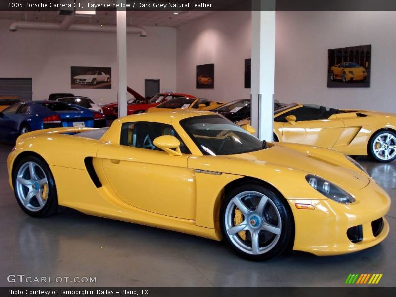 Front 3/4 View of 2005 Carrera GT 