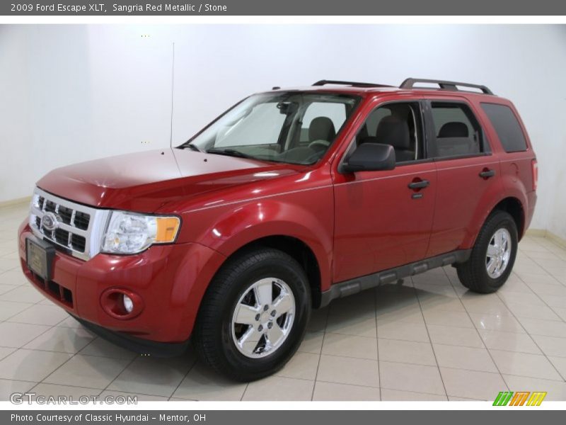 Front 3/4 View of 2009 Escape XLT