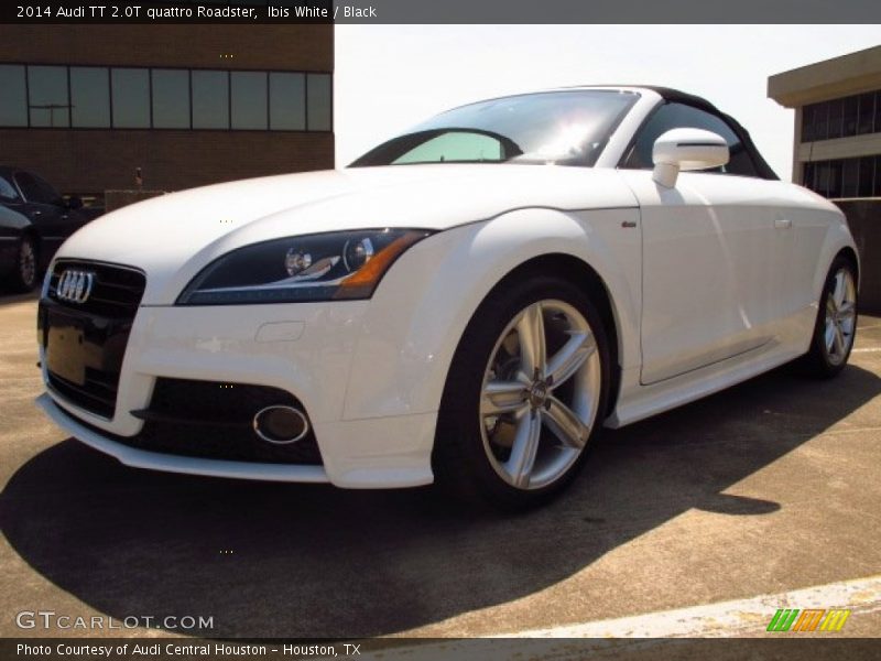 Front 3/4 View of 2014 TT 2.0T quattro Roadster