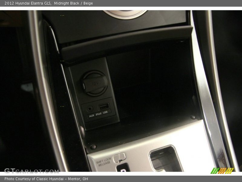 Midnight Black / Beige 2012 Hyundai Elantra GLS
