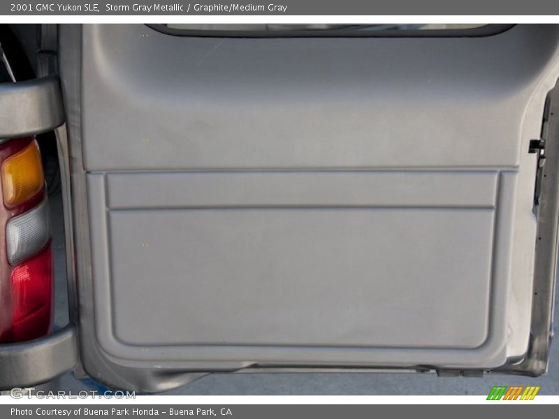 Storm Gray Metallic / Graphite/Medium Gray 2001 GMC Yukon SLE