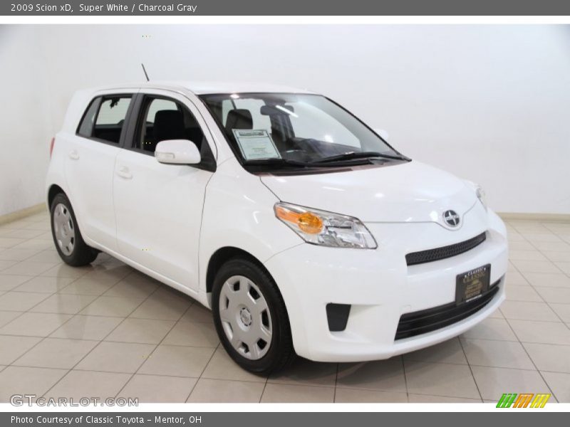 Super White / Charcoal Gray 2009 Scion xD