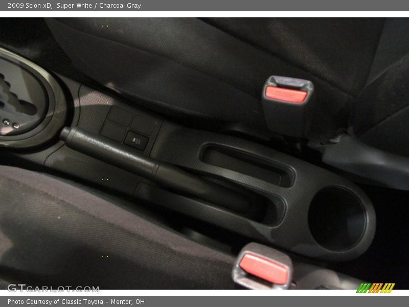 Super White / Charcoal Gray 2009 Scion xD