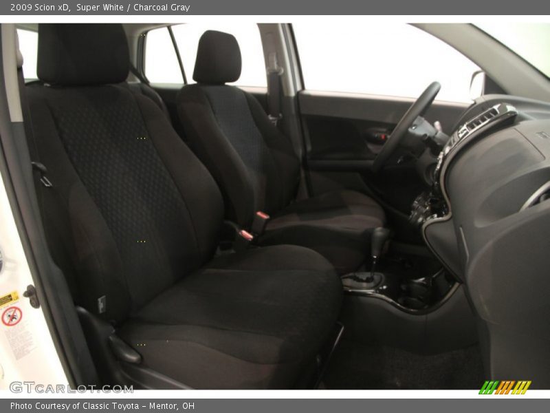 Super White / Charcoal Gray 2009 Scion xD