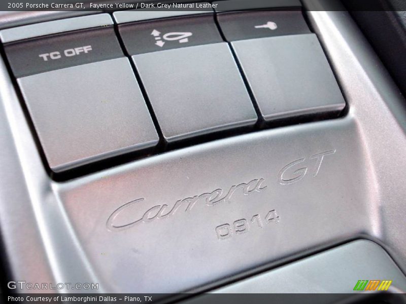 Controls of 2005 Carrera GT 