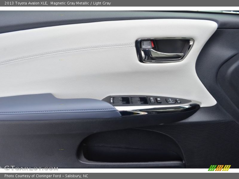 Magnetic Gray Metallic / Light Gray 2013 Toyota Avalon XLE
