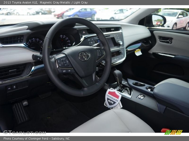 Magnetic Gray Metallic / Light Gray 2013 Toyota Avalon XLE
