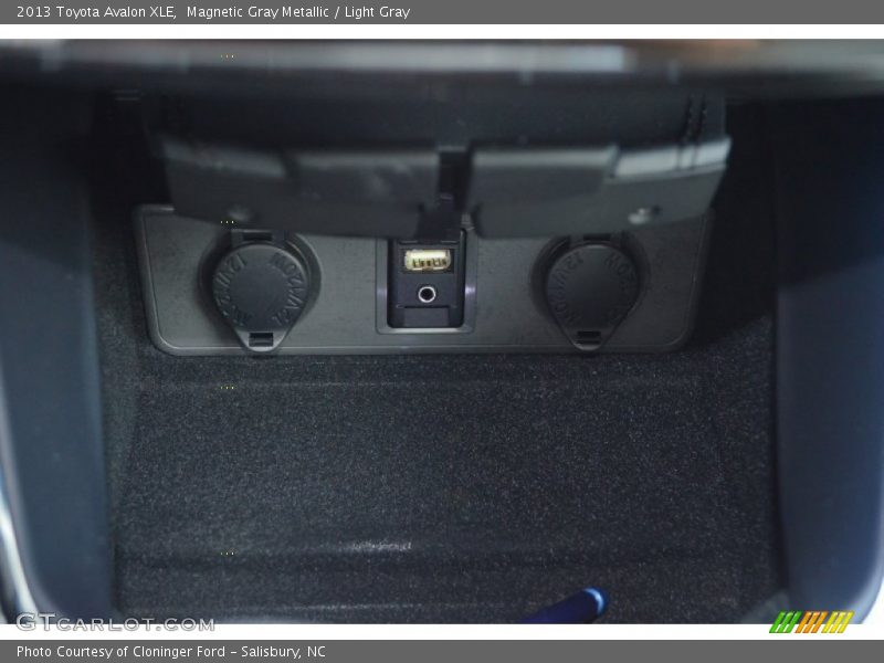 Magnetic Gray Metallic / Light Gray 2013 Toyota Avalon XLE