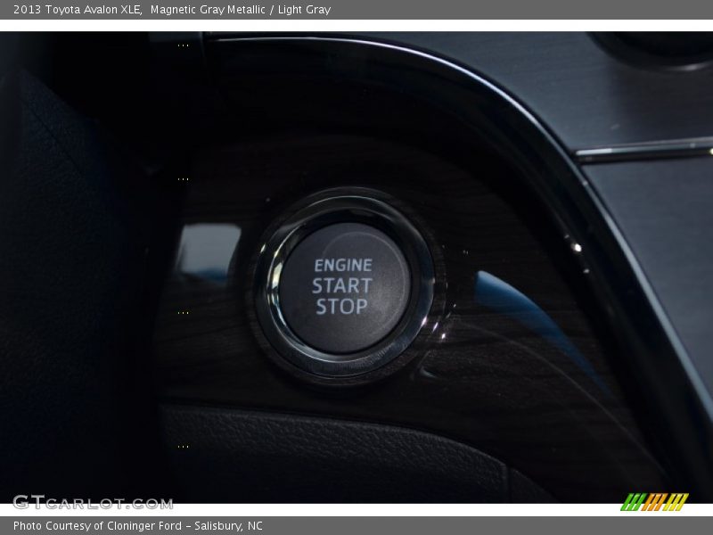 Magnetic Gray Metallic / Light Gray 2013 Toyota Avalon XLE
