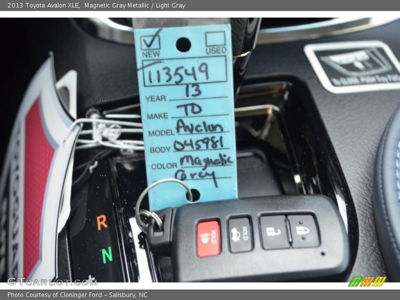 Magnetic Gray Metallic / Light Gray 2013 Toyota Avalon XLE