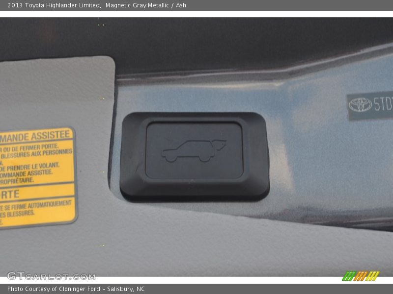 Magnetic Gray Metallic / Ash 2013 Toyota Highlander Limited