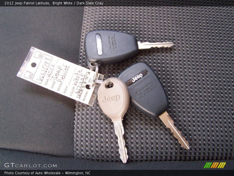 Bright White / Dark Slate Gray 2012 Jeep Patriot Latitude