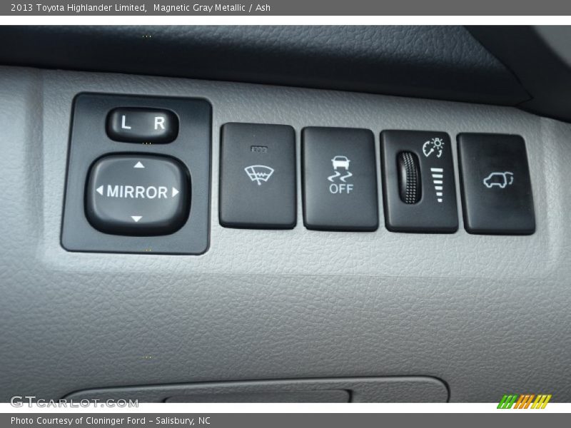 Magnetic Gray Metallic / Ash 2013 Toyota Highlander Limited