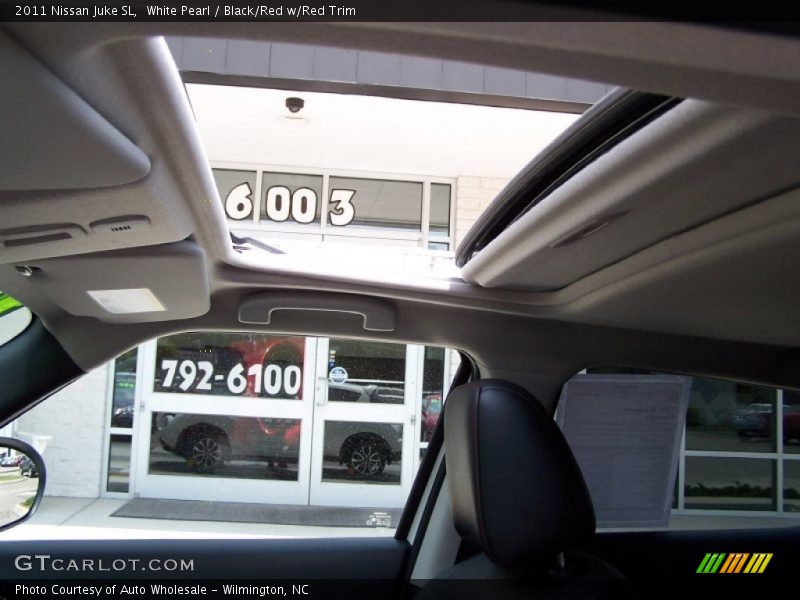 White Pearl / Black/Red w/Red Trim 2011 Nissan Juke SL