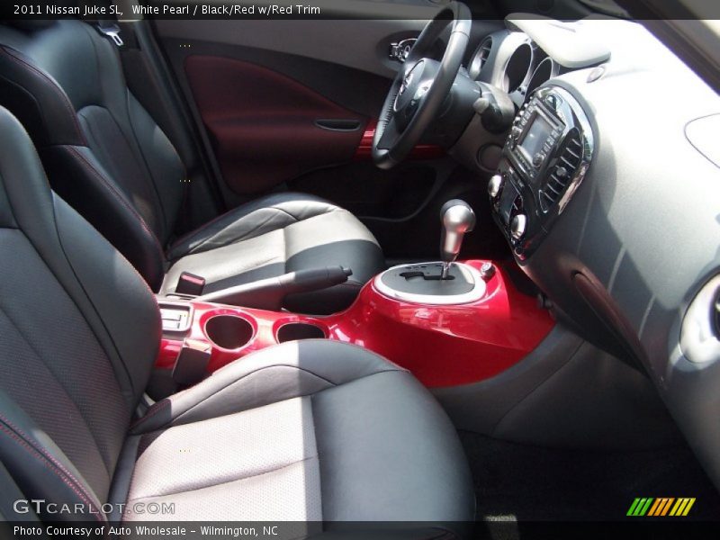 White Pearl / Black/Red w/Red Trim 2011 Nissan Juke SL
