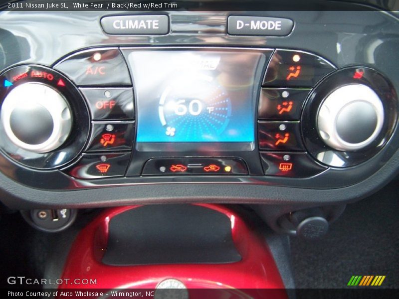 White Pearl / Black/Red w/Red Trim 2011 Nissan Juke SL