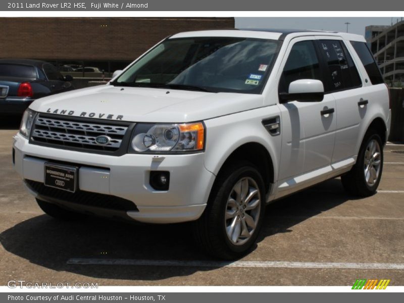 Fuji White / Almond 2011 Land Rover LR2 HSE