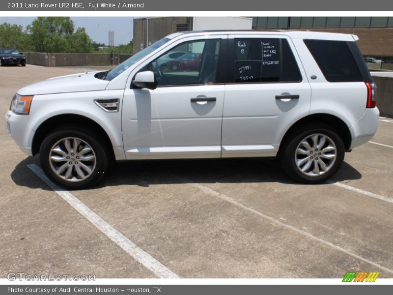 Fuji White / Almond 2011 Land Rover LR2 HSE