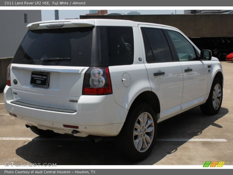 Fuji White / Almond 2011 Land Rover LR2 HSE