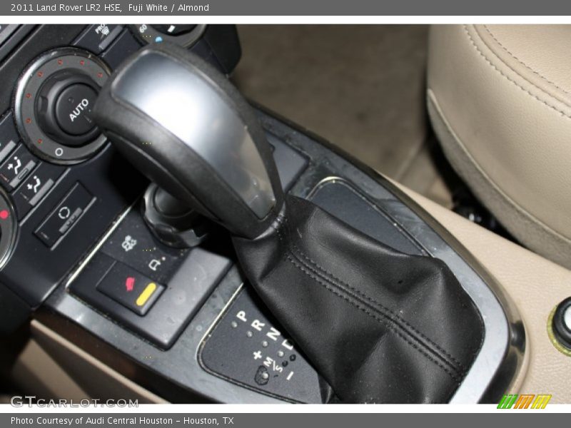 Fuji White / Almond 2011 Land Rover LR2 HSE