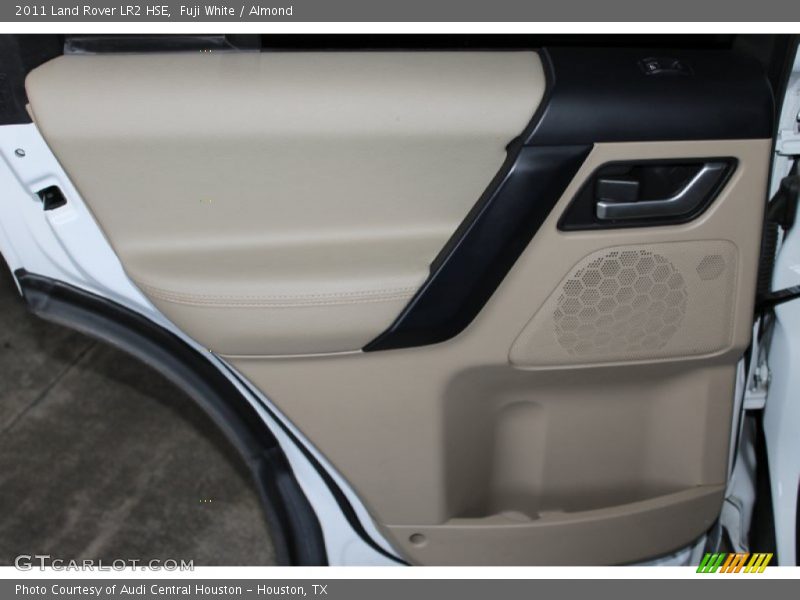 Fuji White / Almond 2011 Land Rover LR2 HSE