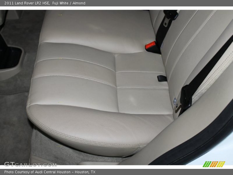Fuji White / Almond 2011 Land Rover LR2 HSE