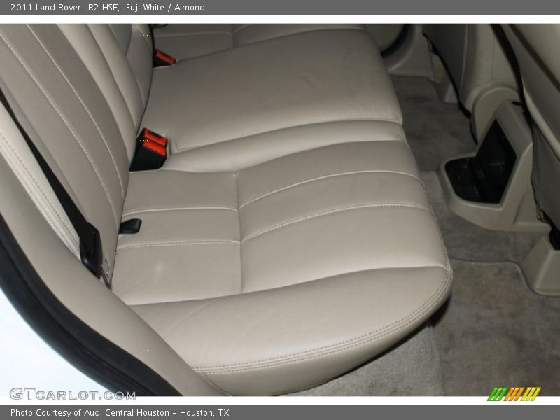 Fuji White / Almond 2011 Land Rover LR2 HSE