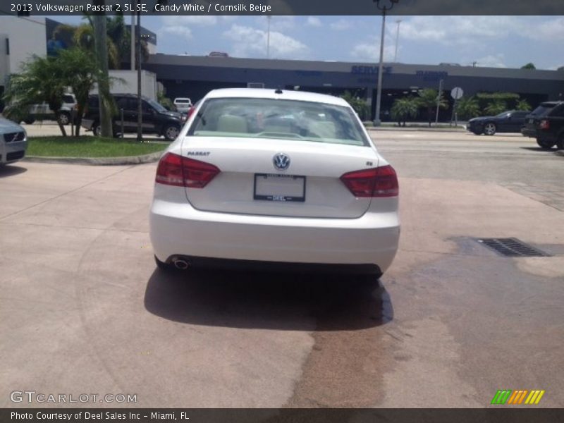 Candy White / Cornsilk Beige 2013 Volkswagen Passat 2.5L SE