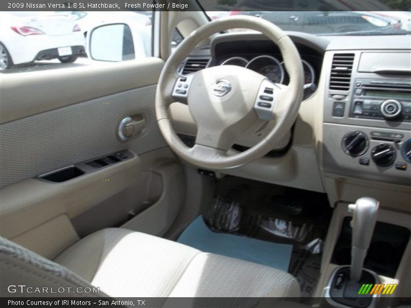 Fresh Powder / Beige 2009 Nissan Versa 1.8 SL Hatchback