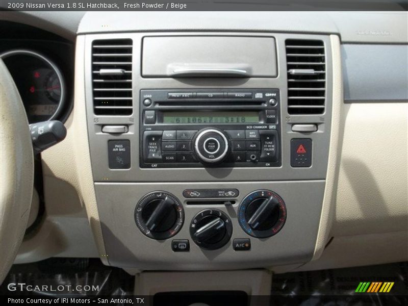 Fresh Powder / Beige 2009 Nissan Versa 1.8 SL Hatchback