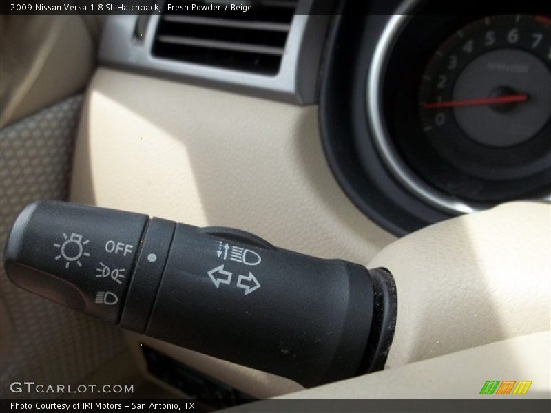 Fresh Powder / Beige 2009 Nissan Versa 1.8 SL Hatchback