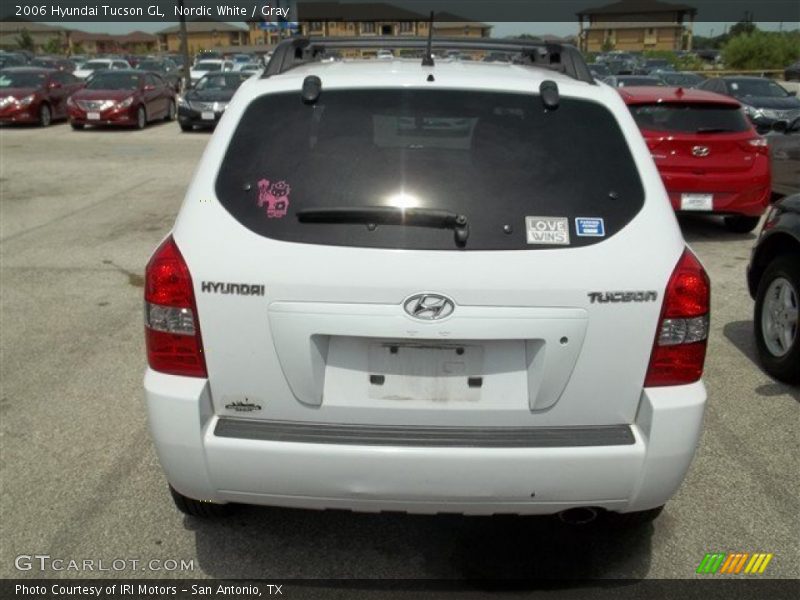 Nordic White / Gray 2006 Hyundai Tucson GL