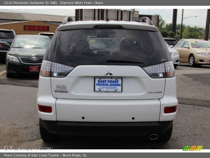 Diamond White Pearl / Black 2010 Mitsubishi Outlander ES 4WD