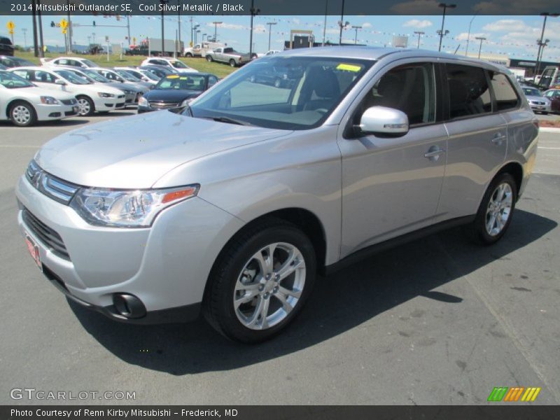 Cool Silver Metallic / Black 2014 Mitsubishi Outlander SE